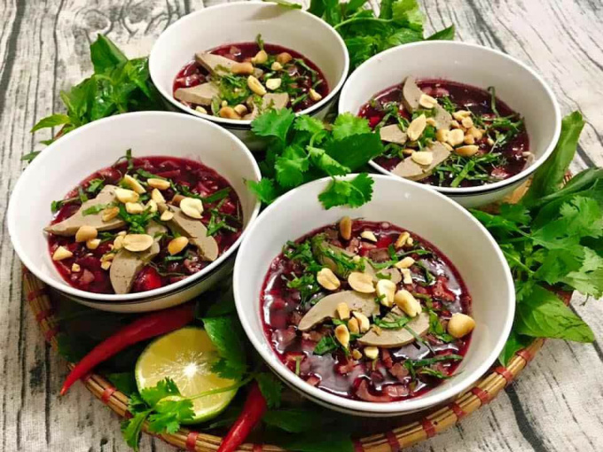 Tử thần nằm trong bát tiết canh tưởng chừng như vô hại