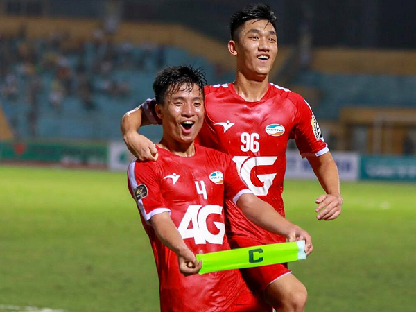 Bùi Tiến Dũng ghi 'bàn thắng vàng' đưa Viettel vào chung kết Cúp Quốc gia