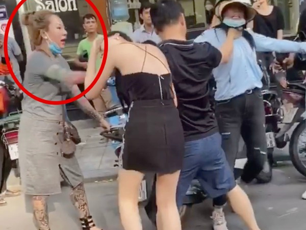 Chị gái 'team qua đường' tiết lộ lý do xuất hiện trong clip đánh ghen được share khắp MXH