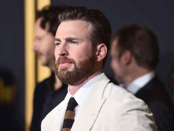 Chris Evans chính thức lên tiếng về vụ lộ ảnh nóng gây chấn động, phản ứng thú vị khiến dân tình thích thú