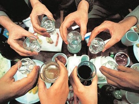 Hiểm họa khôn lường của việc uống rượu thụ động