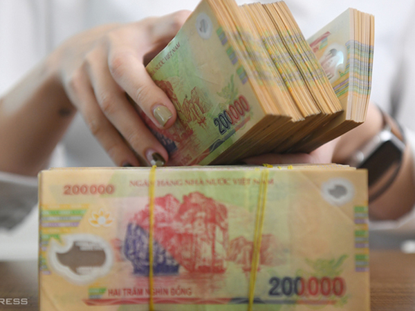 Hệ lụy khi ngân hàng ồ ạt bán chéo bảo hiểm