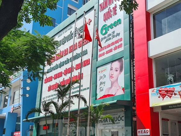 Công an vào cuộc vụ chủ cơ sở thẩm mỹ nghi dùng bằng bác sĩ giả