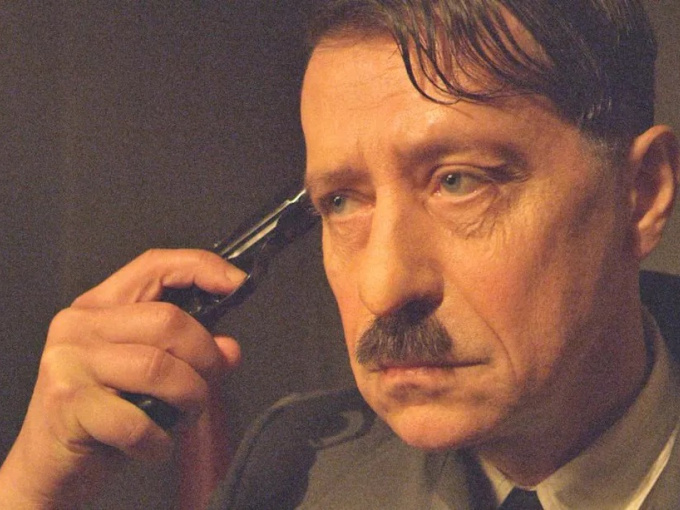 Điều gì sẽ xảy ra cho thế giới nếu trùm phát xít Hitler không tự sát?