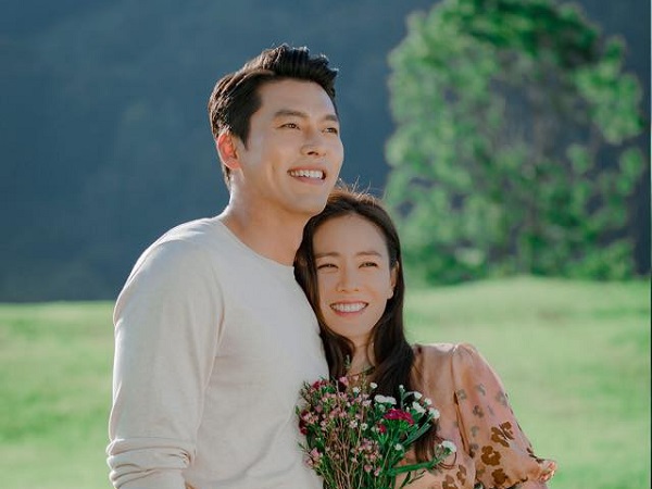 Hyun Bin bị soi bàn tay hư hỏng cố tình 'động chạm' vòng 1 của Son Ye Jin bất chấp hướng dẫn của đạo diễn