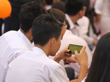 Học sinh được sử dụng điện thoại trong lớp để phục vụ học tập