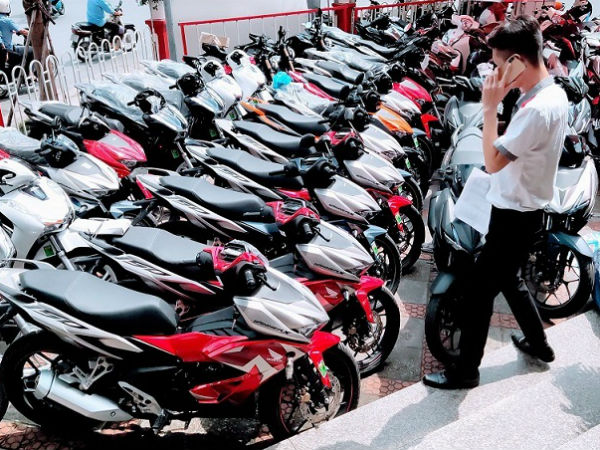 Honda Winner X: Đi tìm lý do rớt giá không phanh