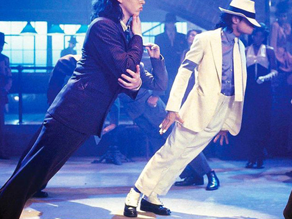 9 bí mật đằng sau trang phục trình diễn của huyền thoại Michael Jackson: Tưởng quái đản nhưng đều có mục đích, số 3 đảm bảo sẽ khiến bạn bất ngờ