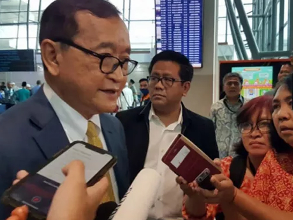 Chủ tịch đảng đối lập Sam Rainsy tuyên bố sẽ quay trở lại Campuchia