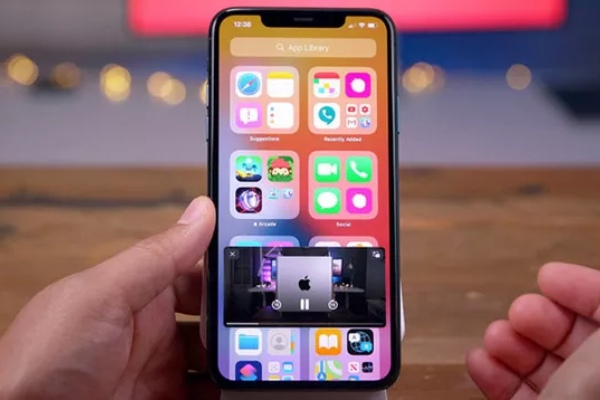 Google lại 'cà khịa' Apple về tính năng widget trên iOS 14, khoe đã có widget từ cách đây cả thập kỷ