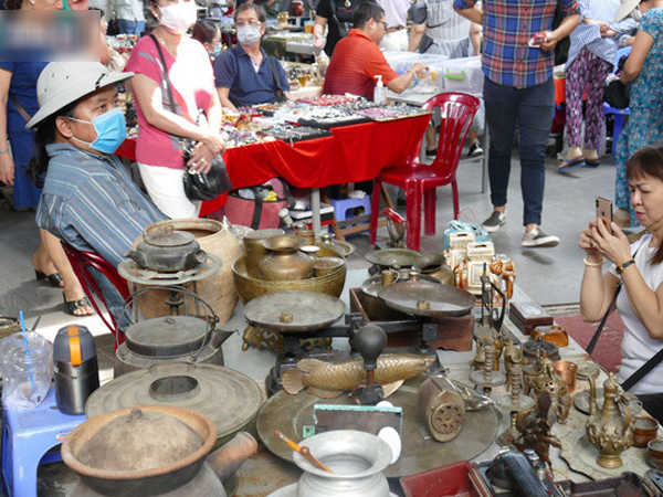 Hàng xách tay từ nước ngoài bị ngưng trệ, dân buôn ở chợ đồ cổ nổi tiếng bậc nhất Sài Gòn 'đói hàng'