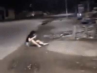 Cô gái bị bạn trai đánh dã man vì không chịu vào nhà nghỉ, còn bị cướp luôn điện thoại
