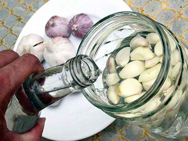 4 thứ nước thần thánh dùng để lau bàn thờ, đổi ngay nước lã đi để lộc tụ thêm 10 lần
