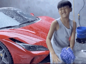 Là 'rich kid' sinh ra ở vạch đích, Subeo vẫn được bố cho phụ rửa xe hơi khiến dân tình thích thú