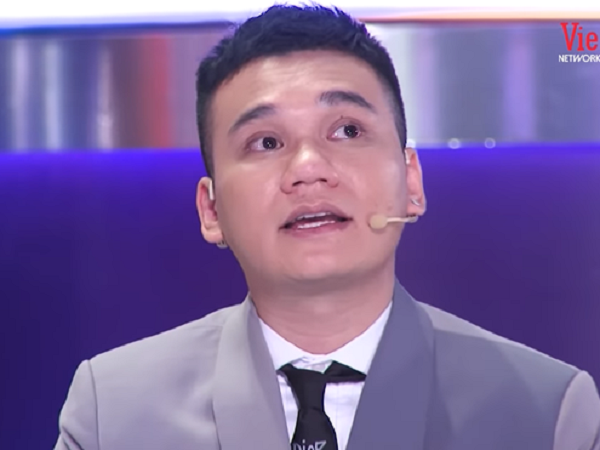 Khắc Việt: 'Tôi hát ở Quảng Ninh đến 4h sáng mới về nhưng 6h lại lên Vĩnh Phúc làm xăng dầu'