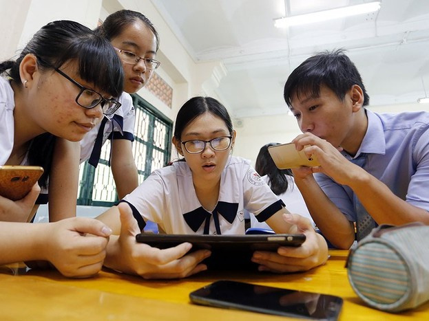 'Không cấm và không thể cấm được học sinh sử dụng điện thoại trong lớp'