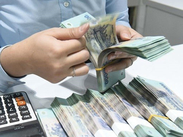 Rút tiền tiết kiệm, mang chục tỷ liều gom đất chờ thời ăn dày