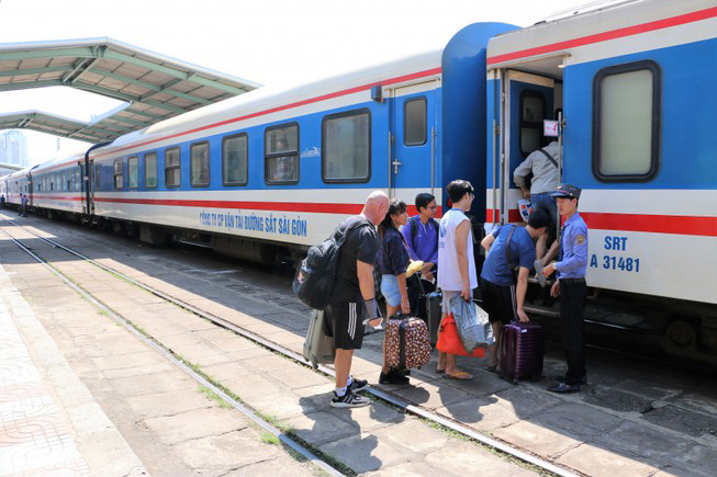 Vé tàu tết 2021 giảm mạnh, ưu đãi cho nhiều đối tượng