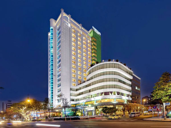 Nợ ngân hàng, hàng loạt khách sạn Đà Nẵng rao bán rẻ