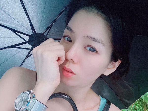 Lệ Quyên một mình đưa con đi chơi, ẩn ý bóng gió: 'Đang quên những gì cần quên'