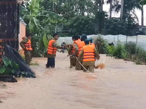 Bình Phước di dân vì nước bất ngờ dâng cao gần 2m