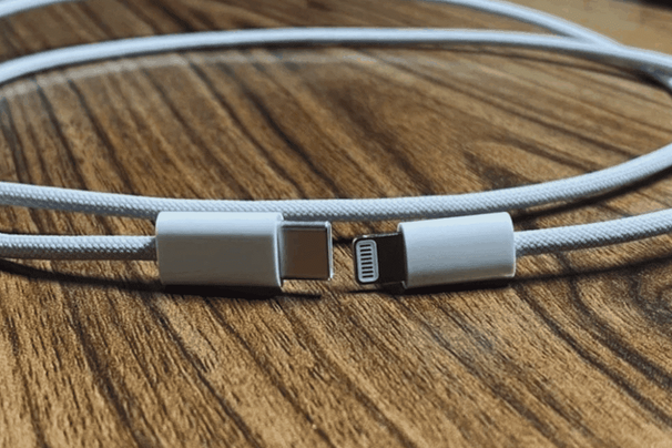 Rò rỉ hình ảnh mới nhất cáp sạc của iPhone 12 sắp ra mắt, với vỏ bọc cáp trông cực kì 'xịn sò'