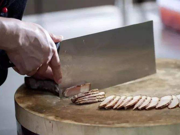 Đây là 2 loại thớt có thể làm tổn thương gan, thận và tăng nguy cơ mắc ung thư ác tính, nếu đang dùng thì bạn cần nhanh chóng thay mới