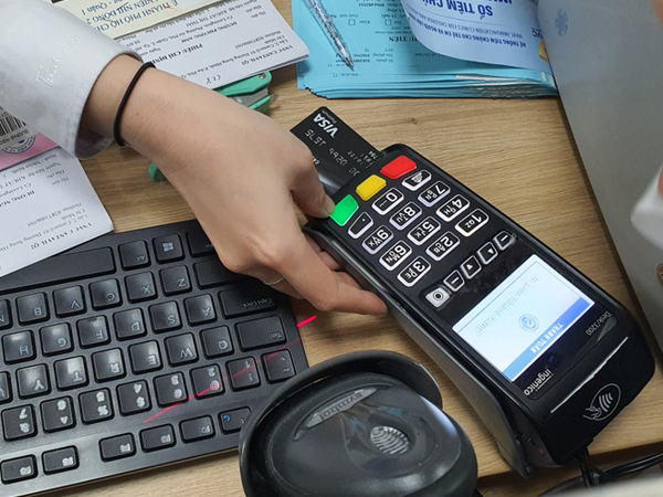 Coi chừng ôm 'cục tức' khi xài thẻ tín dụng