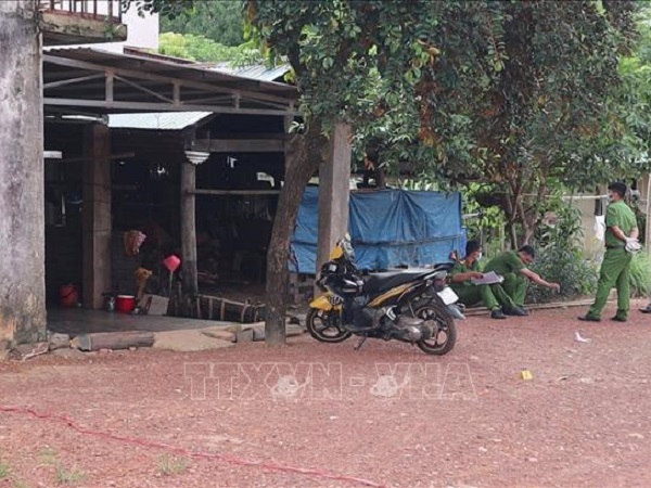 Người đàn ông ở Bình Phước rút kéo đâm gục vợ cũ
