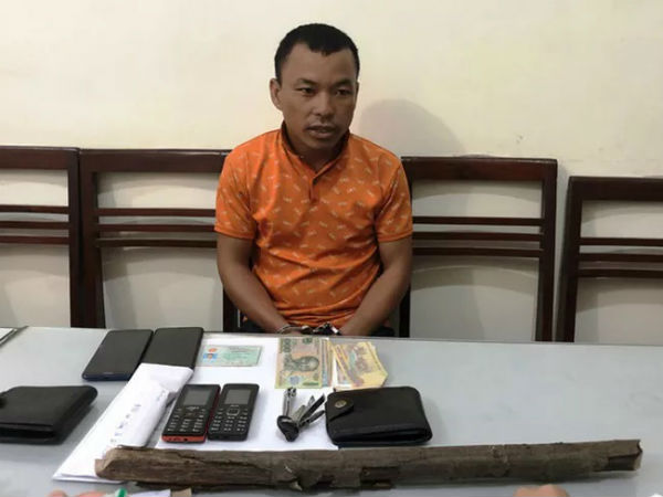 Cùng thích một cô gái, dùng gậy đánh bạn thân tử vong