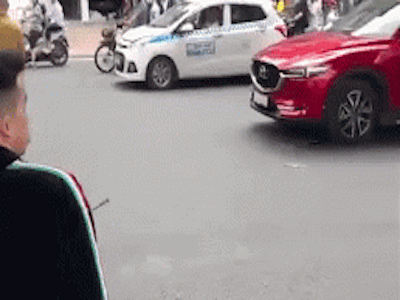 Kẻ đập phá xe máy người bênh 'bà bầu' do va chạm giao thông đang bị khởi tố trong 2 vụ án