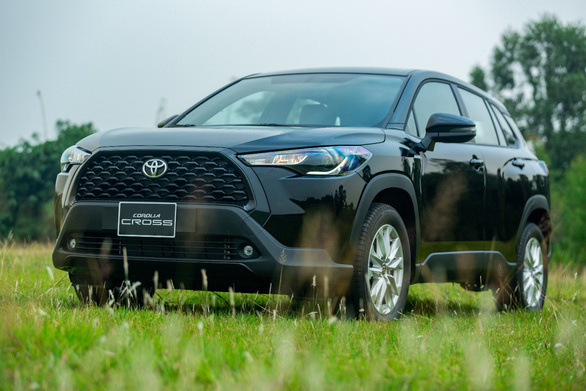 Toyota Corolla Cross bản tiêu chuẩn 1.8G, 720 triệu và đủ 'đồ chơi'