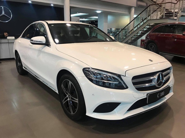 Những mẫu xe sang rẻ nhất thị trường Việt