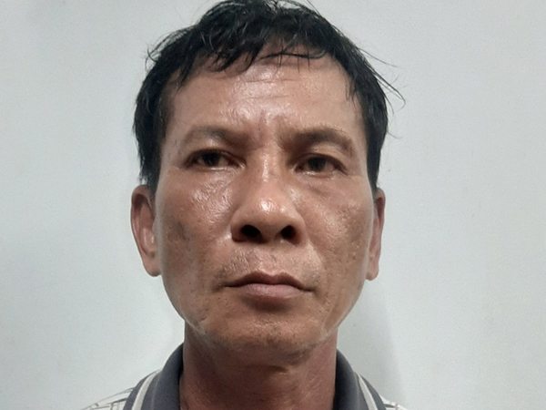 Uống lon nước yến của gã đàn ông đưa, một phụ nữ bị lột sạch vàng