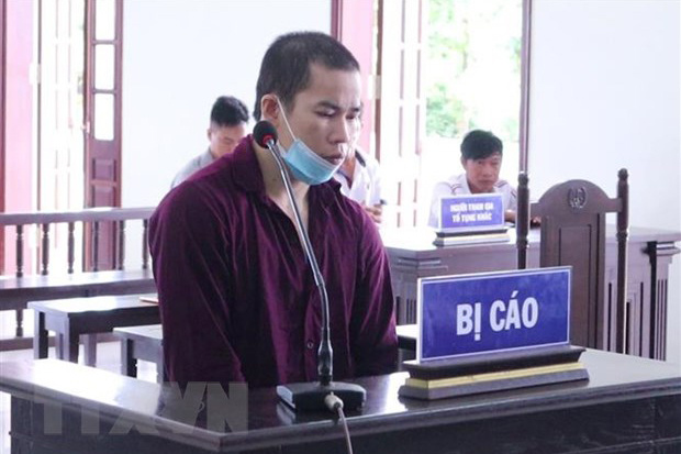 Giết người vì bị giành mic khi hát karaoke, lĩnh án 19 năm tù