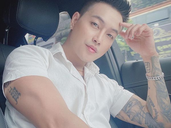 TiTi bị cướp tấn công và lợi dụng sơ hở bẻ kính xế hộp giữa đường, tiếp tục gặp tai nạn xe ngay buổi tối cùng ngày