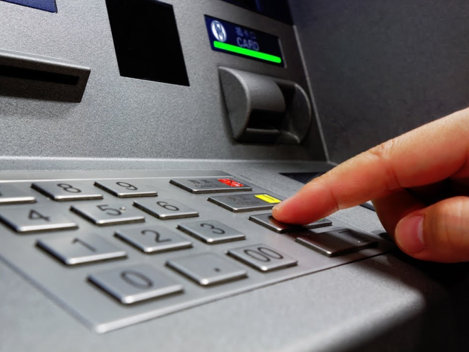 Tại sao cây ATM thường sử dụng bàn phím kim loại?
