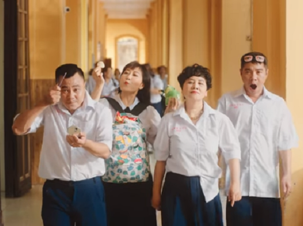 Đức Phúc đưa cả Erik - Hòa Minzy vào MV nhưng sốc nhất là cảnh hội Táo Quân có Xuân Bắc - Tự Long - Công Lý xuất hiện