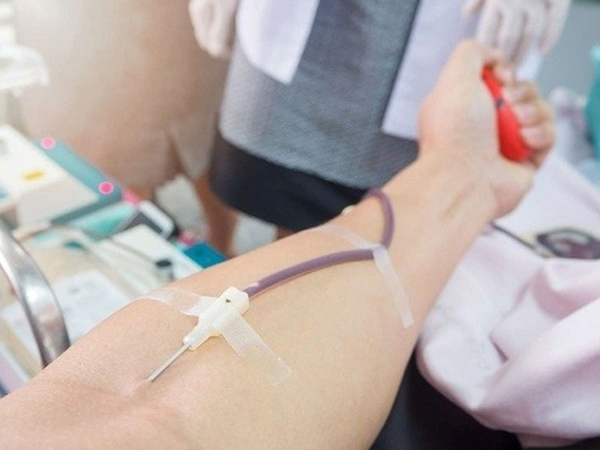 Bê bối truyền dịch glucose hết hạn tại Trung Quốc