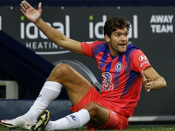 HLV Lampard nổi đóa, quát tháo Alonso trước toàn đội vì vô kỷ luật