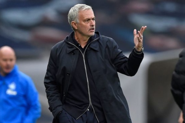 Mourinho 'bỏ cuộc' trước trận gặp Chelsea ở Cúp Liên đoàn Anh vì lịch dày đặc