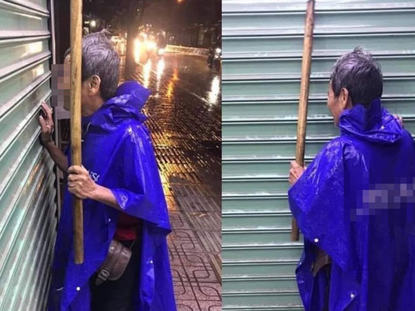 Thấy ông cụ đội mưa đội gió  đi bán bút dạo, thanh niên ngỏ ý biếu tiền nhưng bất ngờ nhận về lời từ chối