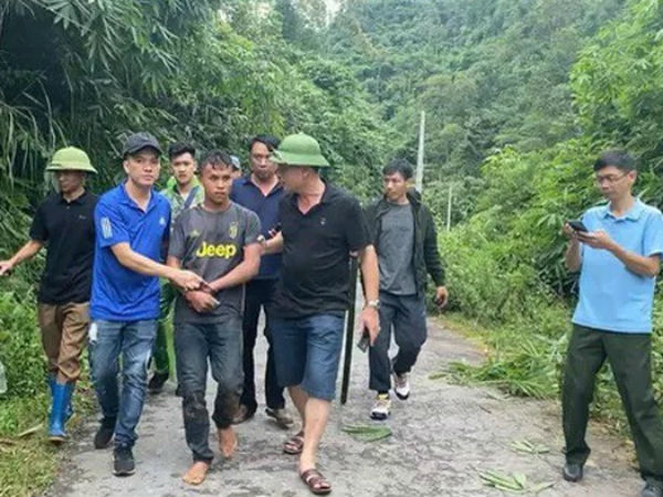 200 công an, biên phòng vây bắt kẻ ném 20 bánh heroin bỏ trốn vào rừng
