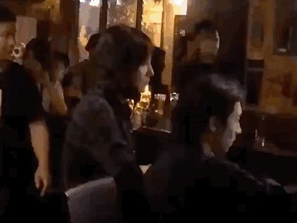 Triệu Vy gây chú ý khi xuất hiện ở quán bar giữa lùm xùm ly hôn và đưa trai trẻ về nhà