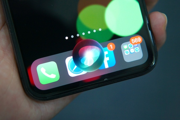 Apple tuyển người nói tiếng Việt làm Siri