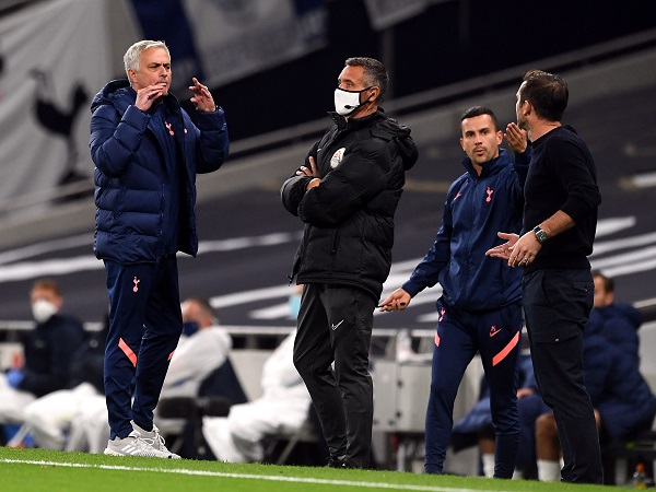 HLV Mourinho khẩu chiến dữ dội với Lampard, thầy chửi thề trò cũ