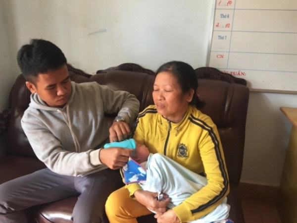 Đắk Nông: Phòng CSGT bắt giữ 3 mẹ con nghi bắt cóc trẻ sơ sinh đang trên đường chạy trốn