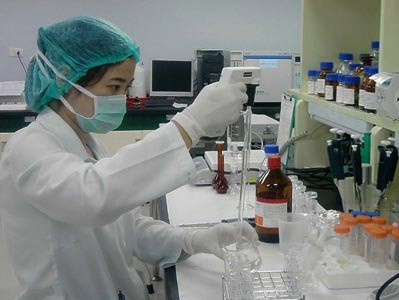 Quyền Bộ trưởng bộ Y tế: Thúc đẩy nhanh quá trình nghiên cứu vắc-xin 'made in Viet Nam'