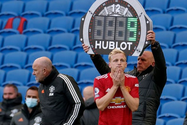 Van de Beek liên tục ngồi dự bị, người đại diện lên tiếng phản đối Man United
