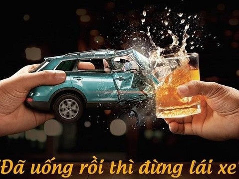 Quảng cáo rượu bia trên phương tiện giao thông có thể bị phạt 30 triệu đồng